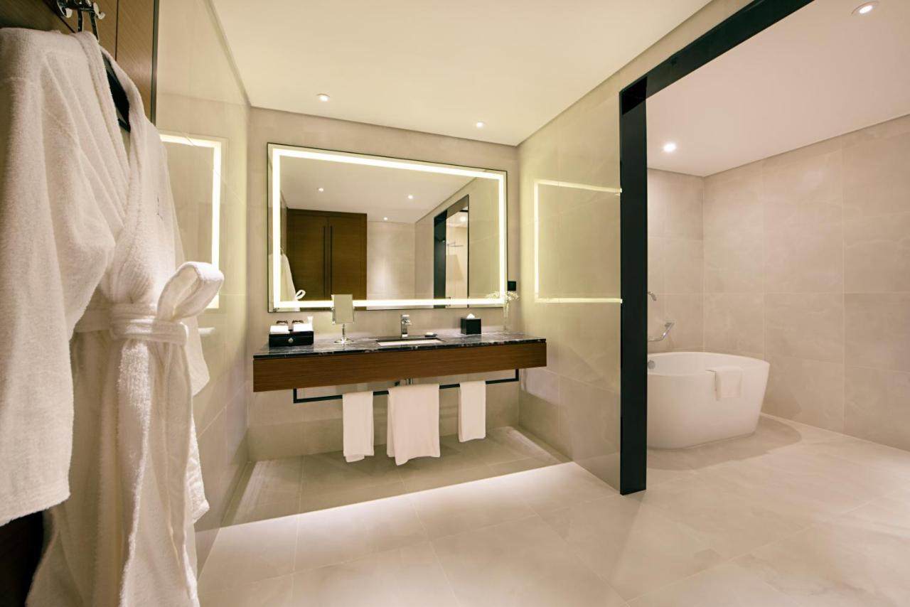 Asiana Grand Hotel Дубай Екстериор снимка Bathroom