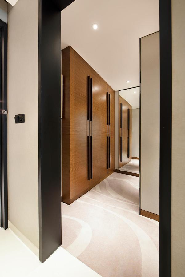 Asiana Grand Hotel Дубай Екстериор снимка A walk-in wardrobe