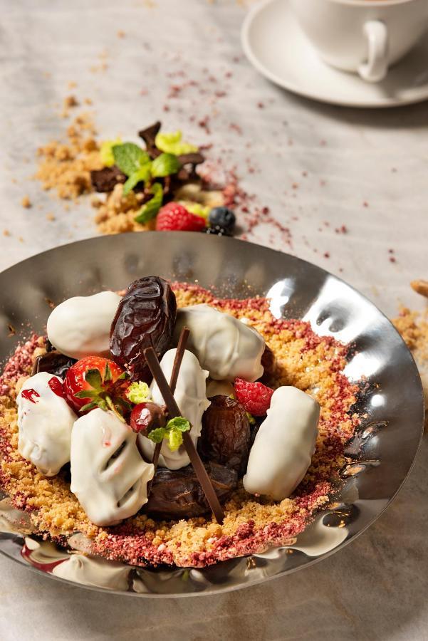 Asiana Grand Hotel Дубай Екстериор снимка A chocolate parfait